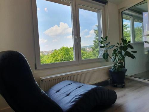 Konfeld Apartment | Cozy Studio with Breathtaking Views and Family-Friendly Perks