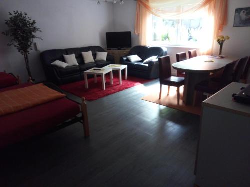 Hildesheim District Apartment | Cozy Monteurzimmer in Sibbesse with Kitchen Amenities