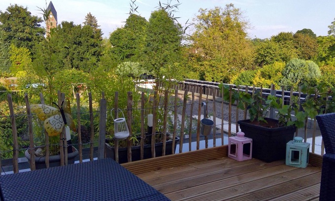 Mariaweiler-Hoven Apartment | Lakeview Retreat: Top-Rated Stay with Pool & Breakfast