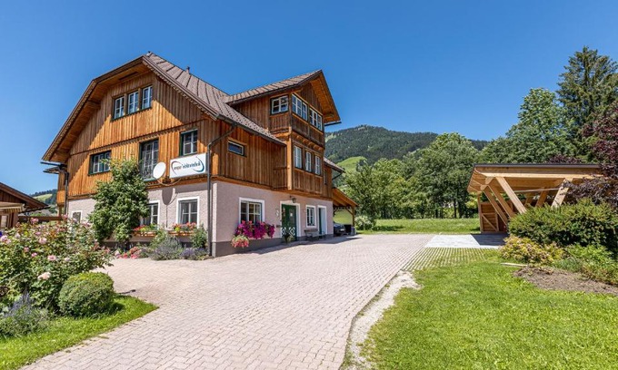 Bad Mitterndorf Apartment | Child-Friendly Retreat at Ferienwohnung Neuper - 4 Star Stay