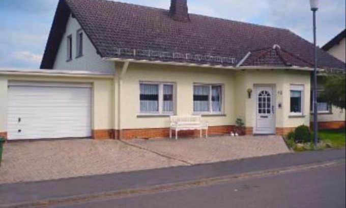 Mastershausen Apartment | Family-Friendly Ferienwohnung Nicolay with Great Reviews