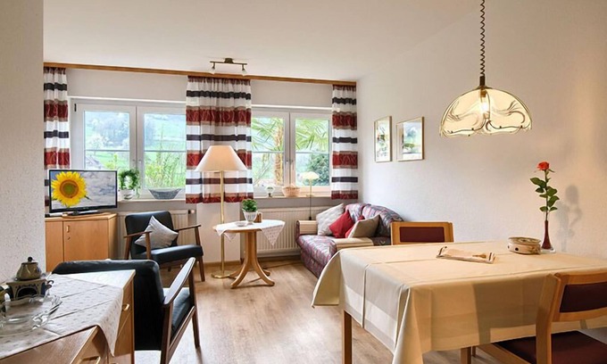Lipburg Apartment | Cozy Ferienwohnung Nobling: Family-Friendly with Breakfast