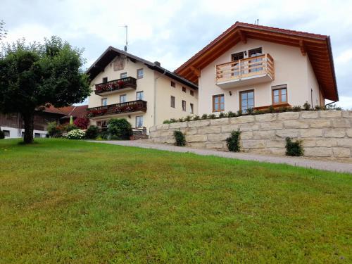 Palling Apartment | Rated 10/10: Family-Friendly Ferienwohnung Obstgarten Stay