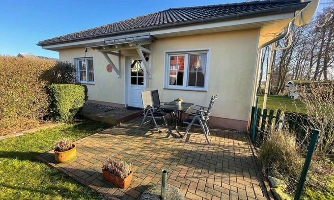 Dargen Apartment | Pet-Friendly Getaway at Ferienwohnung Ottosin with Garden
