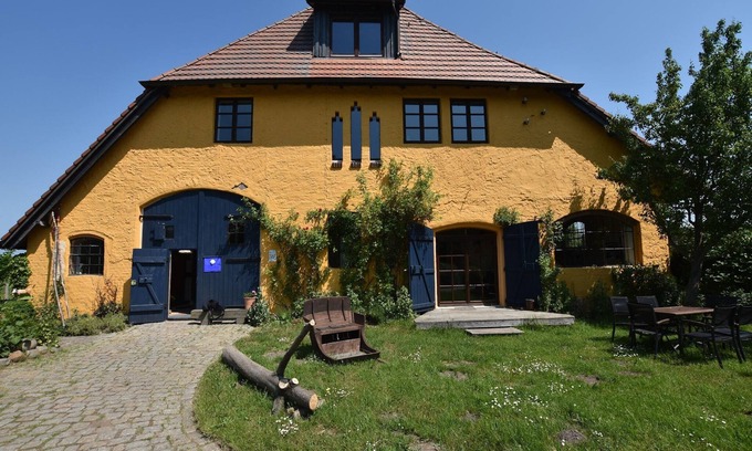 Neu Bartelshagen Apartment | Family-Friendly Park View Apartment with 3 Bedrooms