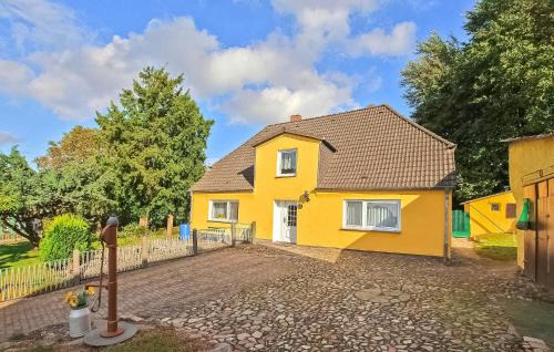 Patzig Apartment | Family-Friendly Ferienwohnung Patzig on Beautiful Rügen