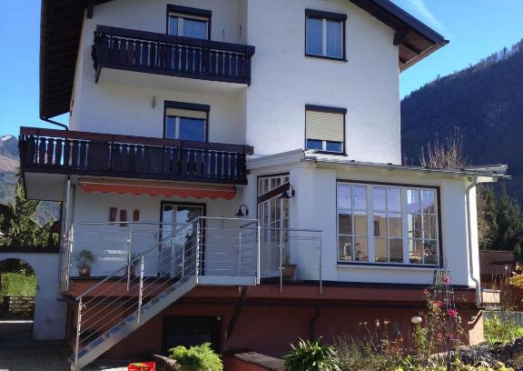Ebensee Apartment | Family-Friendly Ferienwohnung Piontek with Kitchen Amenities