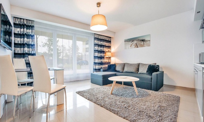 Sianozety Apartment | Cozy Retreat for 4 with Pool & Kitchen in Ustronie Morskie