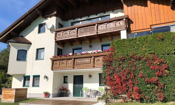 Rosenau am Hengstpaß Apartment | Scenic Ferienwohnung Pyhrgasblick with Ocean View & Kitchen