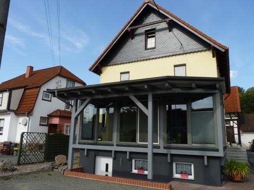 Niederschmalkalden Apartment | Family-Friendly Ferienwohnung Rosenweg with High Reviews
