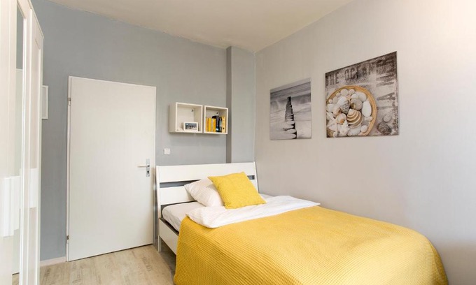 Eberhardshof Apartment | Discover Family-Friendly Stays at Ferienwohnung Raabstraße