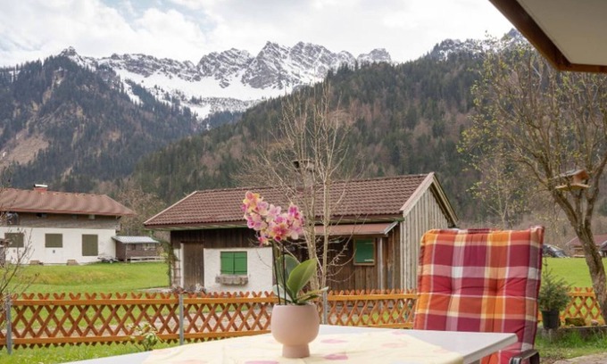 Hinterstein Apartment | Cozy Ocean View Retreat: Ferienwohnung Rauhorn Haus Angelika