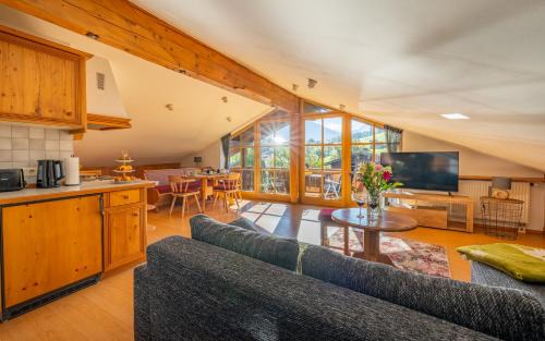 Ruhpolding Apartment | Pet-Friendly Ferienwohnung Rauschbergblick with Great Reviews
