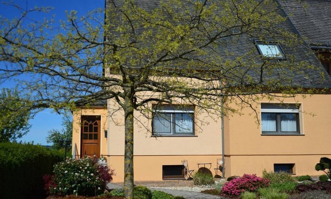 Morscheid-Riedenburg Apartment | Cozy Ferienwohnung Rech: Family-Friendly Stay with Kitchen