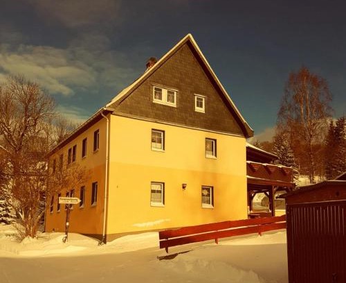 Seiffen Apartment | Child-Friendly Ferienwohnung Reinhardt in Steinhübel - 9.2/10