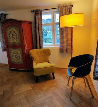 Oberstaufen Apartment | Stylish Ferienwohnung RESL in Historic Schindelhaus