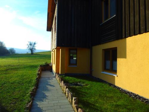 Unterweid Apartment | Pet-Friendly Ferienwohnung Rhönbergblick with Ocean Views