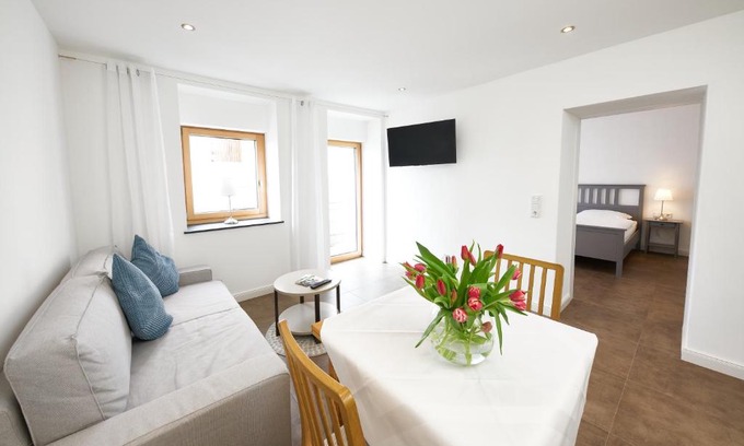 Lieser Apartment | Cozy Ferienwohnung Riesling: Family-Friendly Retreat