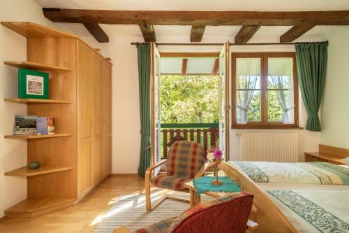 Owingen Apartment | Child-Friendly Ferienwohnung Risthof 2 with High Guest Rating