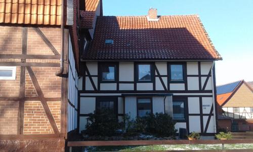 Hahausen Apartment | Highly Rated Ferienwohnung ROSA with Family-Friendly Amenities
