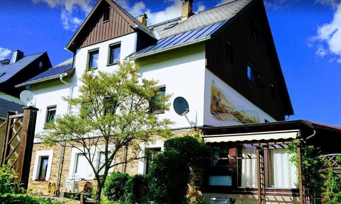 Rittersgrun Apartment | Family-Friendly Retreat at Ferienwohnung-Rothen-Adler