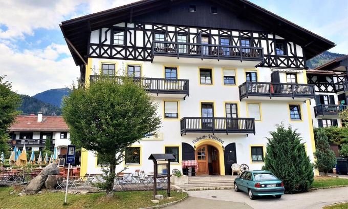 Kochel am See Apartment | Beachfront Ferienwohnung Royal Walchensee with Pool & Hot Tub