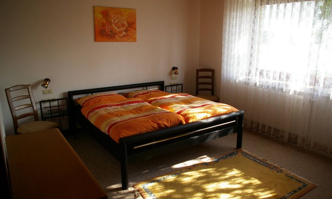 Senden Apartment | Family-Friendly Ferienwohnung Ruh for 2-4 Guests