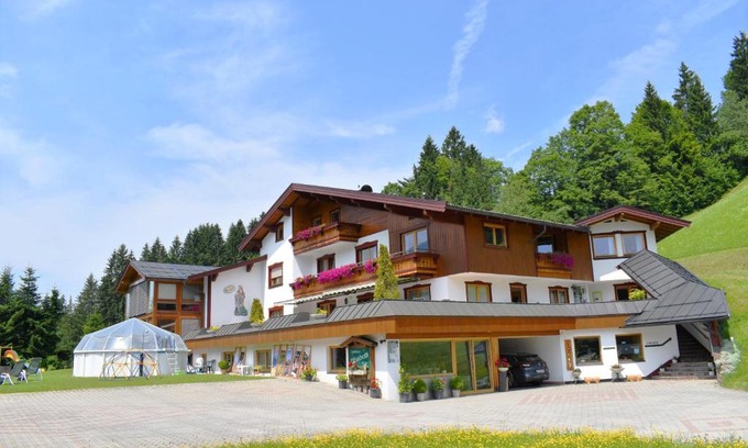 Fieberbrunn Apartment | Stunning Ferienwohnung Saalbach Fieberbrunn with Pool & Views