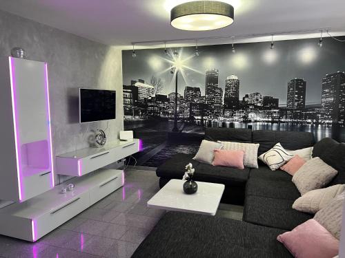Schloß Neuhaus Apartment | Pet and Child Friendly Ferienwohnung Sandra - Rated 9/10