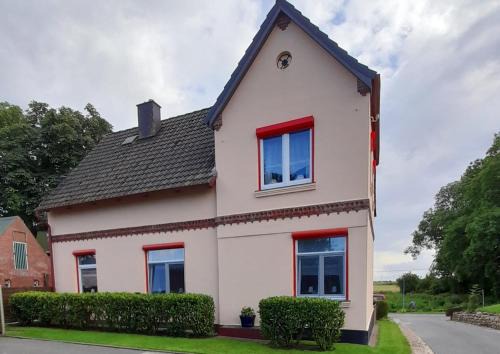 Woehrden Apartment | Pet-Friendly Ferienwohnung Sauer with 9.2/10 Guest Rating