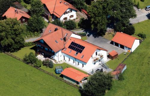 Peissenberg Apartment | Beautiful Ferienwohnung Schießl - Family-Friendly Retreat