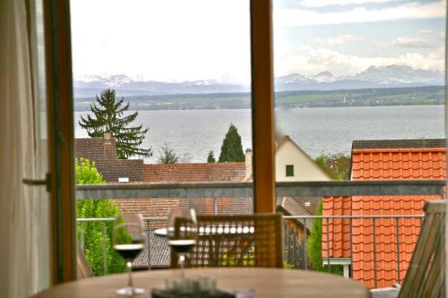 Hagnau Apartment | Pet-Friendly Ferienwohnung Schmid with Great Guest Ratings