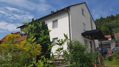Gasseldorf Apartment | Oceanfront Retreat: Ferienwohnung Schwarz, Rated 9.1/10
