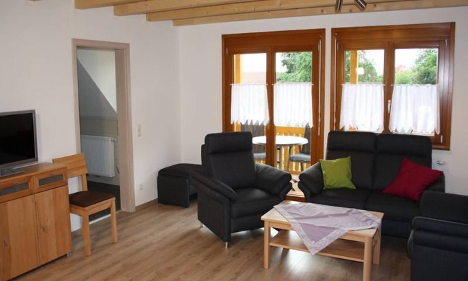 Neuried Apartment | Cozy Schwarzwaldblick Apartment with Family-Friendly Amenities