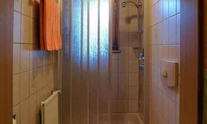 Wenns Apartment | Family-Friendly Ferienwohnung Schweizerhof with a Kitchen