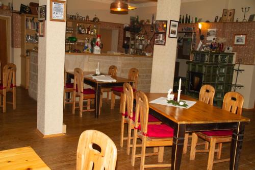 Pirna Apartment | Pet-Friendly Ferienwohnung Schwemmer with Breakfast Included