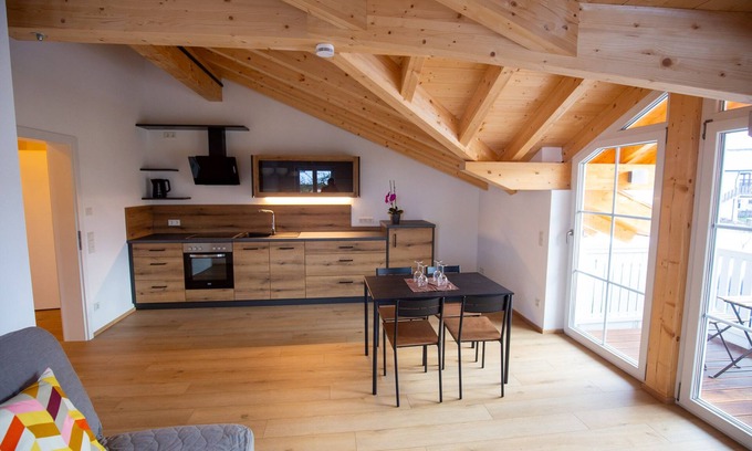 Chieming Apartment | Scenic Ferienwohnung Seeblick with Kitchen & South Balcony