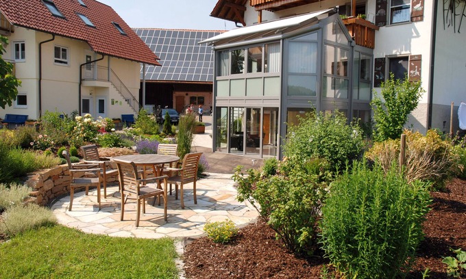 Tettnang Apartment | Stunning Ferienwohnung Seeblick with Balcony & Breakfast