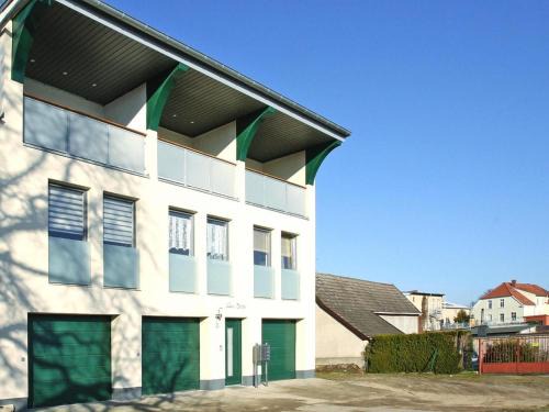 Muritz Apartment | Scenic Lake View Apartment in Malchow with Hot Tub