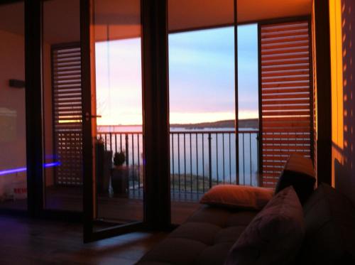 Zwenkau Apartment | Oceanfront Ferienwohnung Seeblick Zwenkau - Guest Rated 9/10