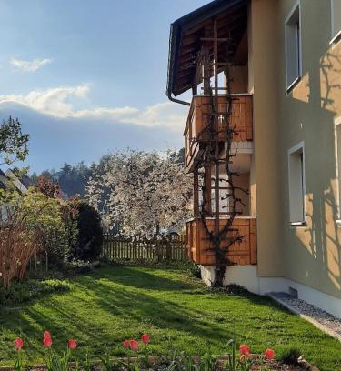 Wackersdorf Apartment | Guest Rated 9.3: Family-Friendly Ferienwohnung Seenglück