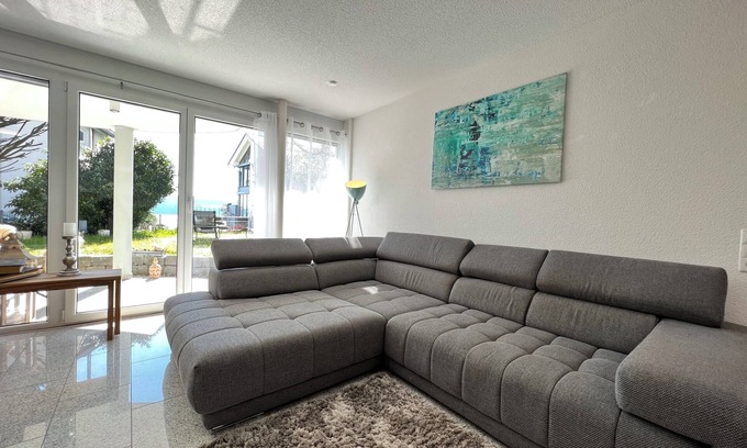 Ueberlingen Apartment | Lakeview Retreat: Ferienwohnung Seesicht in Überlingen-goldbach