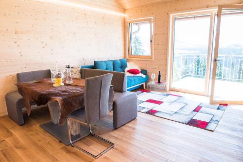 Doren Apartment | Exceptional Ferienwohnung Sinz: Spa & Hot Tub Retreat