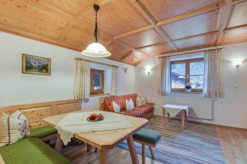 Wackersberg Apartment | Family-Friendly Ferienwohnung Sommerwind with Top Reviews