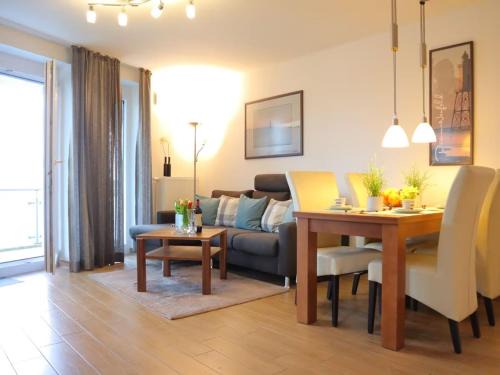 Wurster Nordseekuste Apartment | Oceanfront Retreat at Ferienwohnung Sonnenbogen