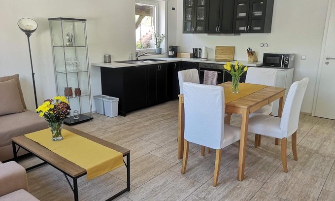 Leinsweiler Apartment | Oceanfront Ferienwohnung Sonnenberg with Family-Friendly Amenities