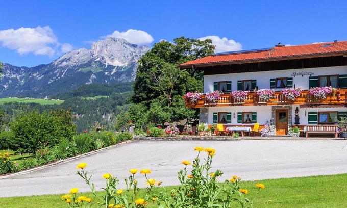 Marktschellenberg Apartment | Family-Friendly Ferienwohnung Steinlehen with Spa Amenities