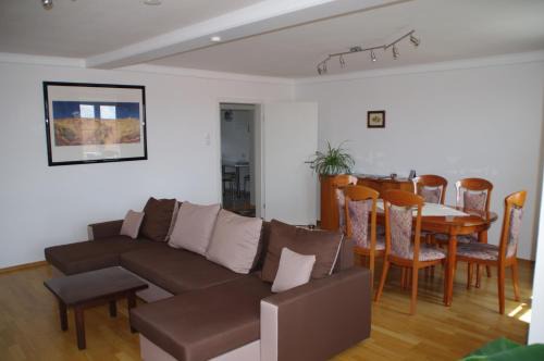 Hemau Apartment | Inviting Ferienwohnung St. Georg: Family-Friendly Retreat