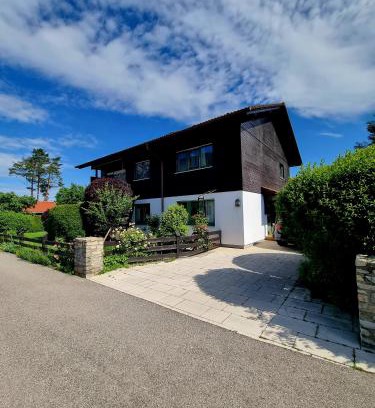 Piding Apartment | Family-Friendly Staufenblick with Outstanding 9.4 Rating