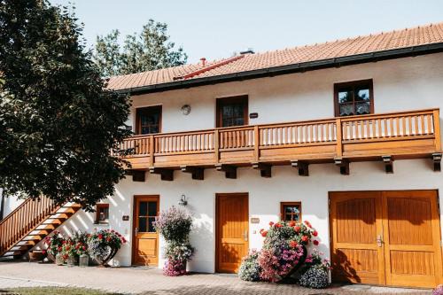 Haarbach Apartment | Family-Friendly Ferienwohnung Stuiber with 9.4/10 Rating
